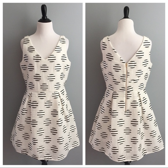 Romeo & Juliet Couture Black & white dress - Picture 1 of 5